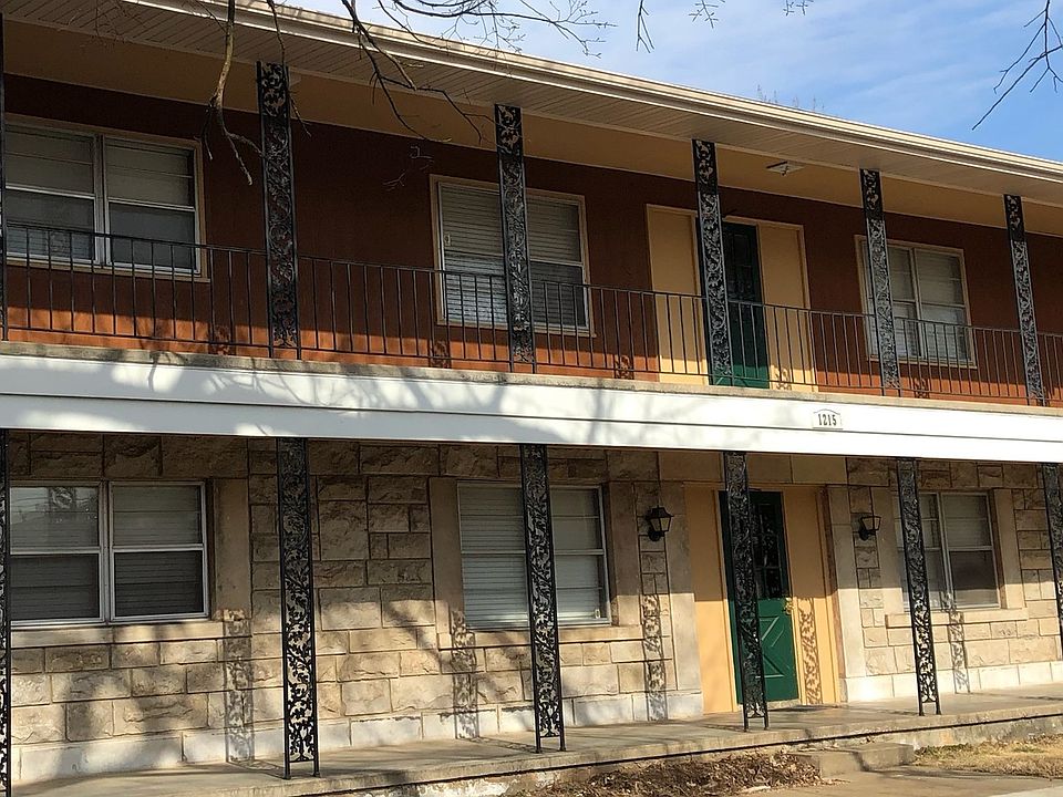2nd image of 1215 E Elm St #208