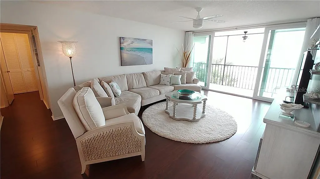 2 bed, 2.0 bath, 1260 sqft, $5,500 — Photo 3