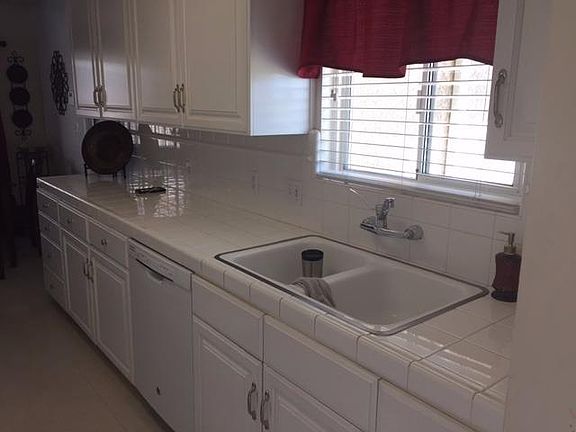 3rd image of 4493 N Sunnyside Ave