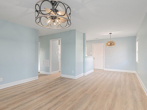 4th image of 6742 Leland Ave