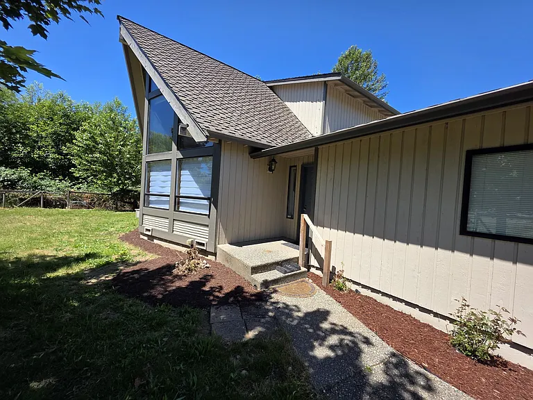 14818 Seattle Hill Rd — Photo 1