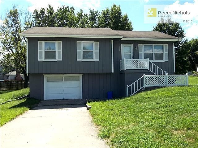 Front view of 3 Bedroom Raised Ranch home at 1532 Lawndale.