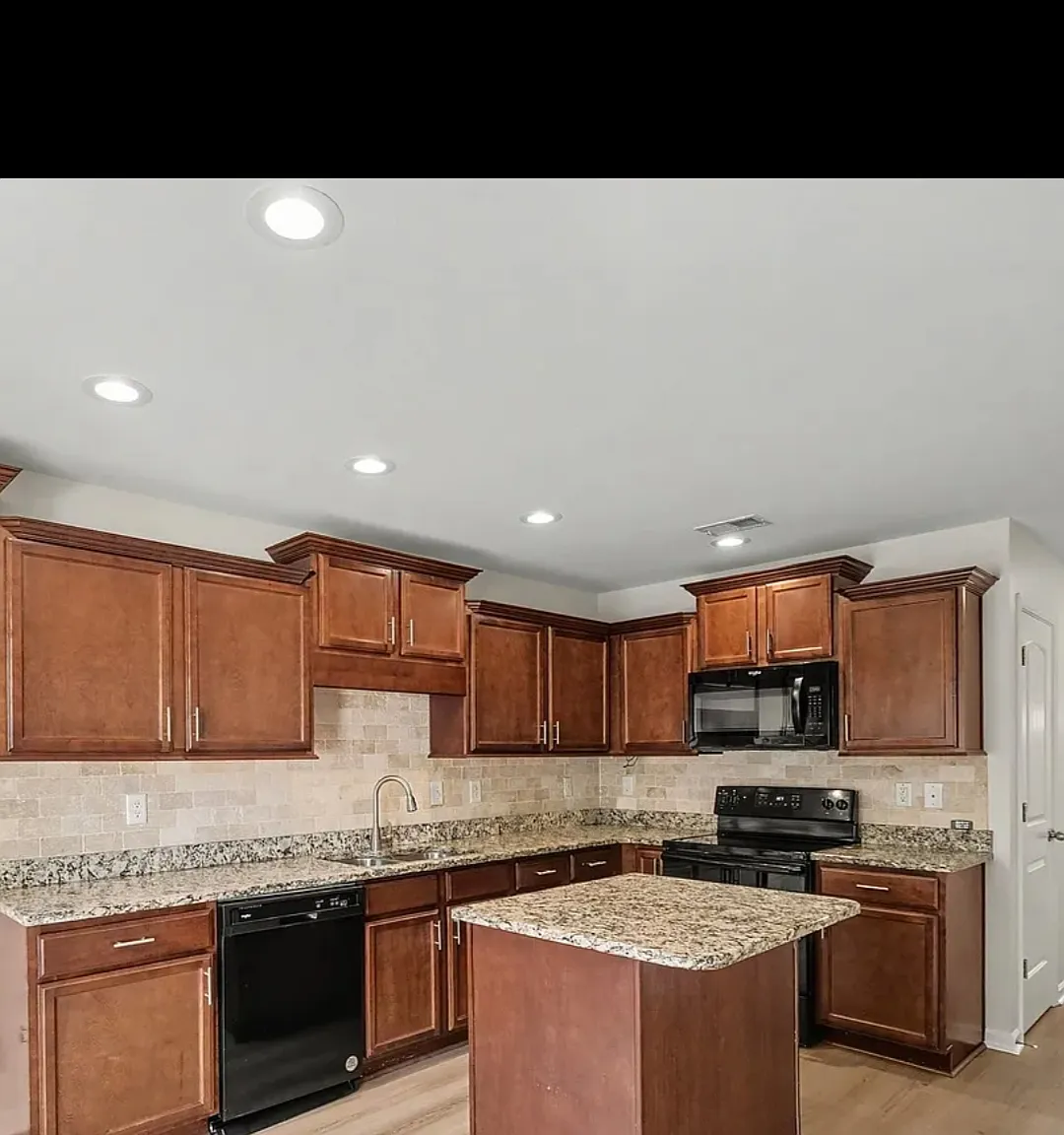 3 bed, 2.5 bath, 1700 sqft, $2,300 — Photo 4