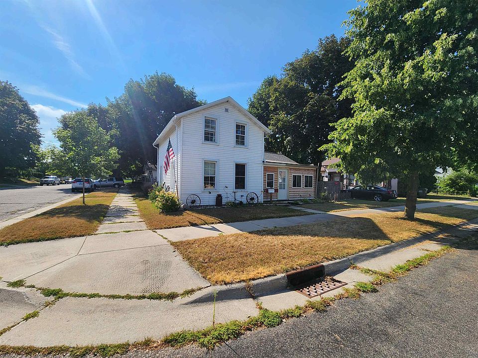 1st image of 902 Cass St