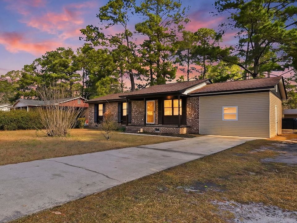 1st image of 902 Forest Loop Rd.