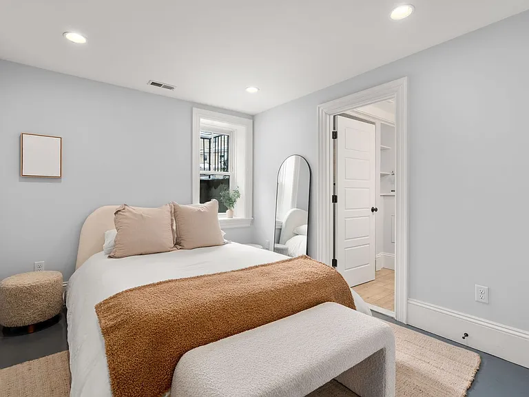 80 Linden St #1 — Photo 9
