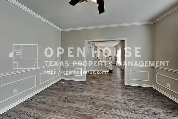 2129 Carrington Ave — Photo 3