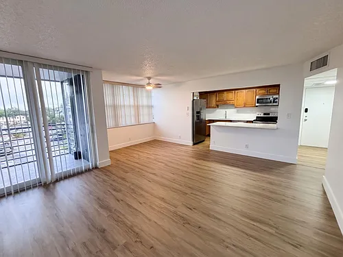 2741 Taft St #403 Photo 1
