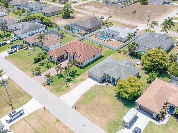 4th image of 2608 SW 17th Pl