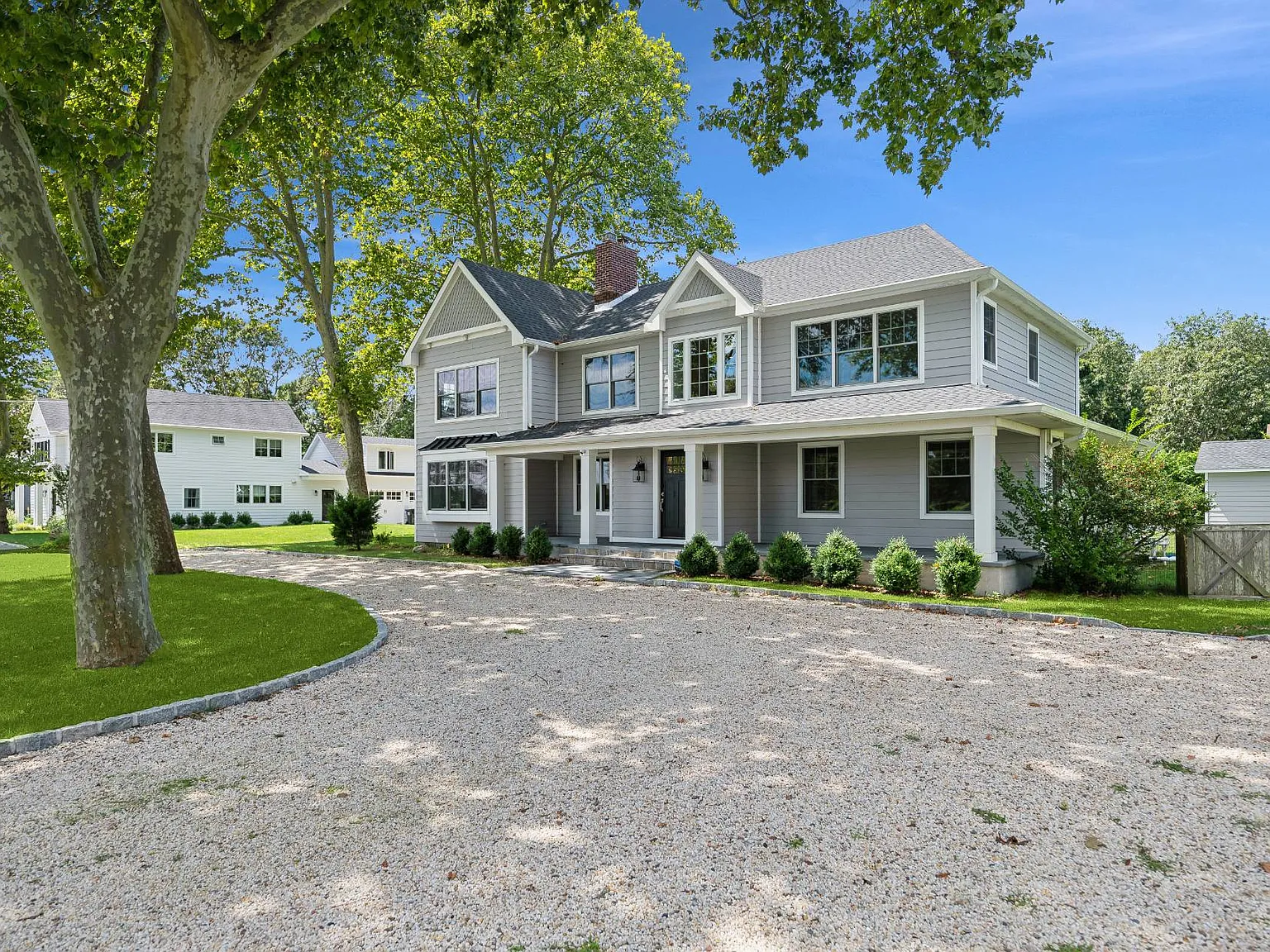 Newly Renovated Post Modern 5 Bedroom Home In Private Community — Photo 2