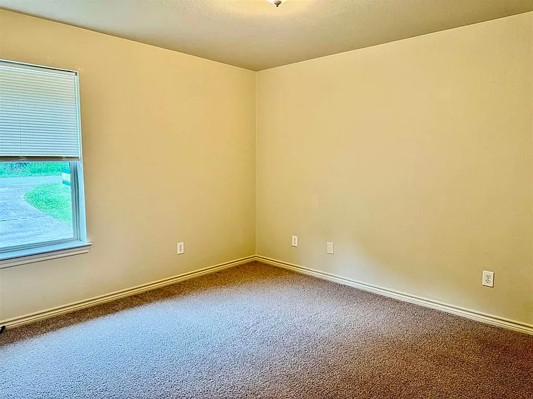 200 E Elm St #B — Photo 12