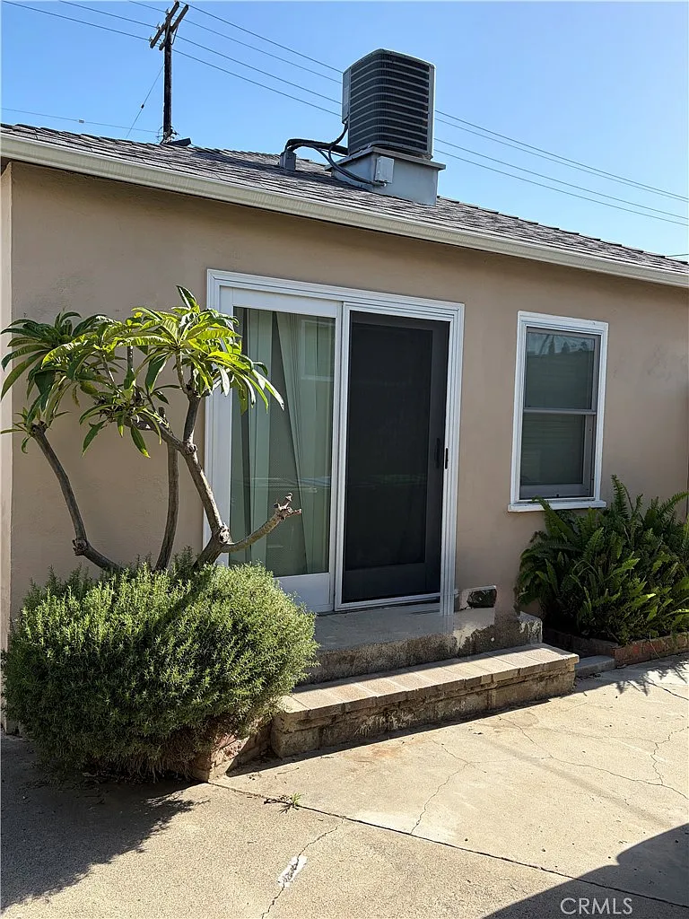 2 bed, 795 sqft, $3,560 — Photo 2