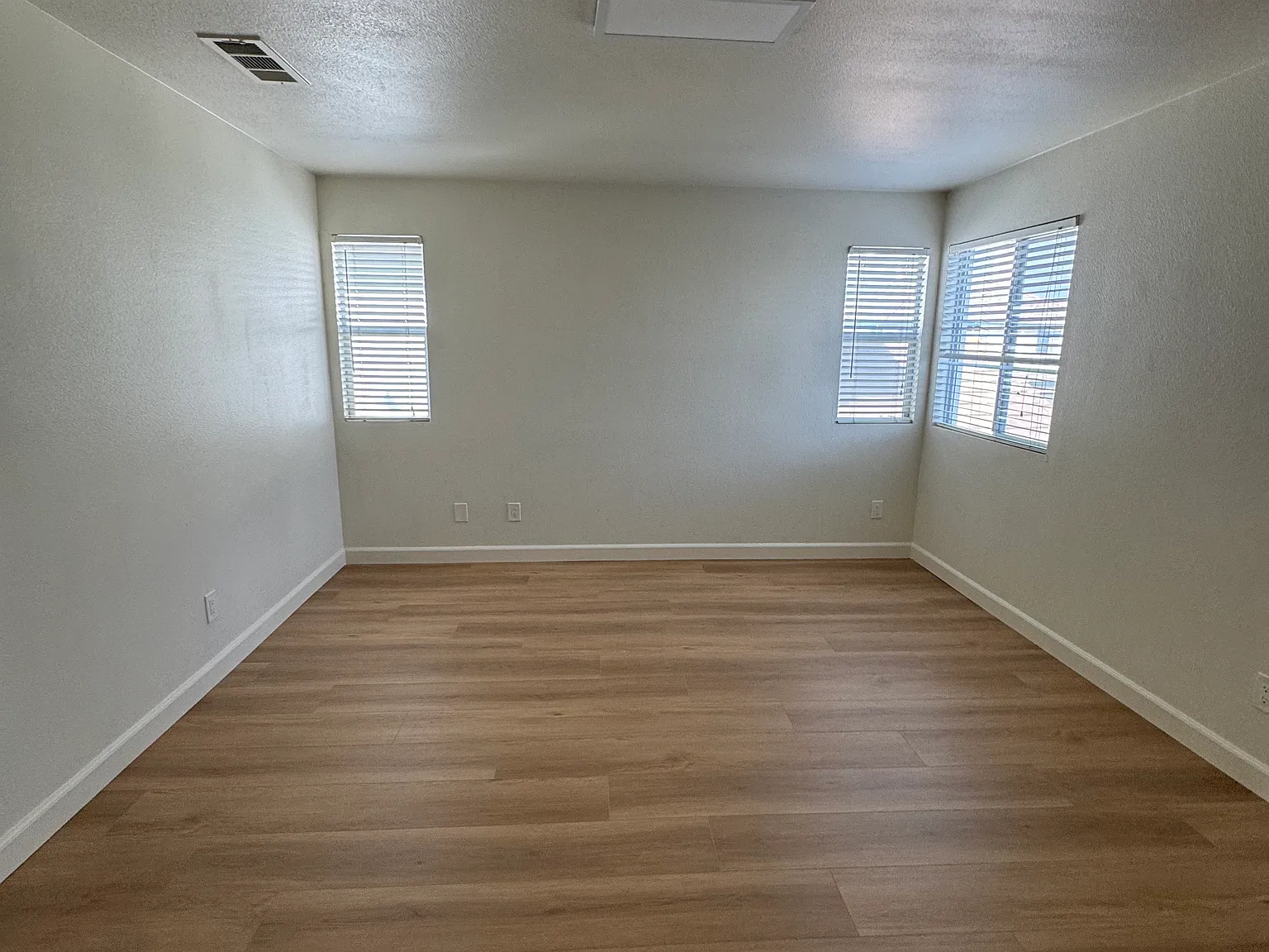 1351 Santa Elisabeth Avenue — Photo 4