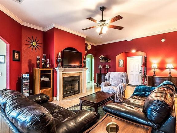 3rd image of 408 E Meadow Wood Ln