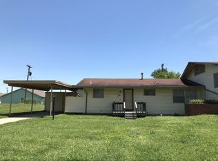 7030 SW Lario Ln, Topeka, KS 66619