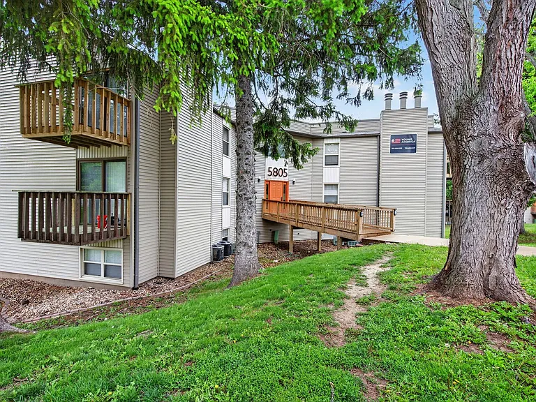 Woodhue Apartments — Photo 13