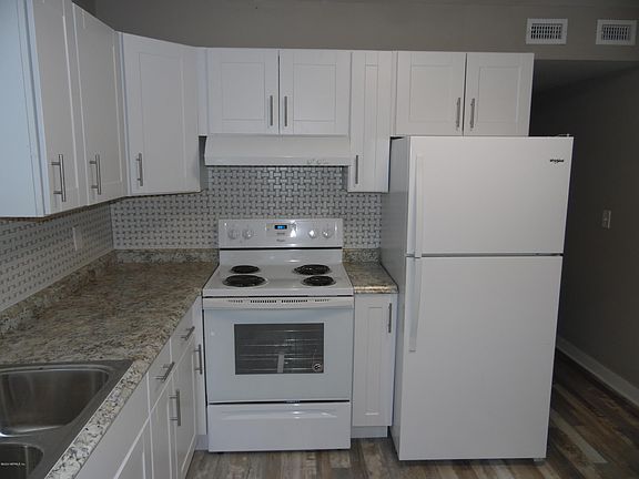3rd image of 5830 Yellow Pine Dr