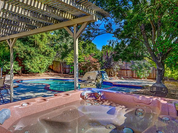 5th image of 1689 Wyndham Way
