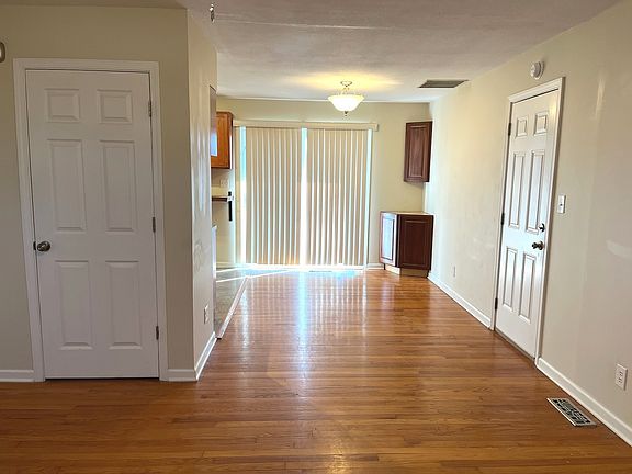 5th image of 1003 W Hendricks St
