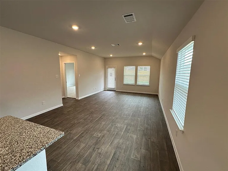 563 Evergreen Sumac Loop — Photo 9