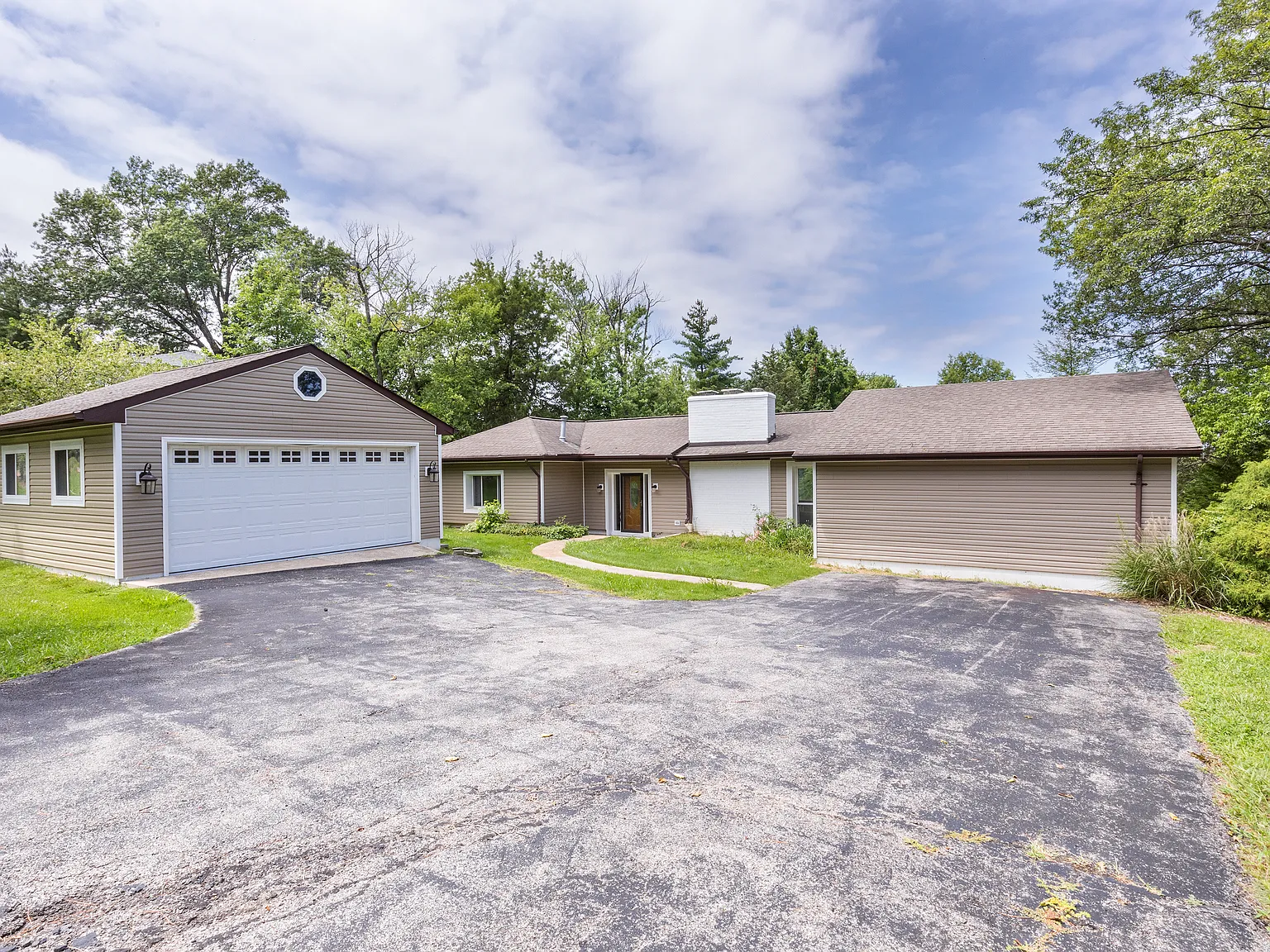 4 bed, 3243 sqft, $3,500 — Photo 3