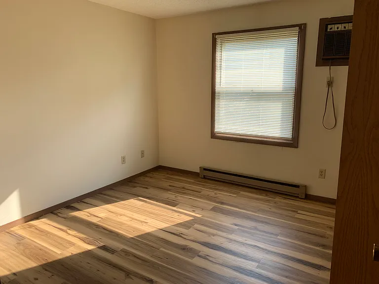 1146 Imperial Cir — Photo 8