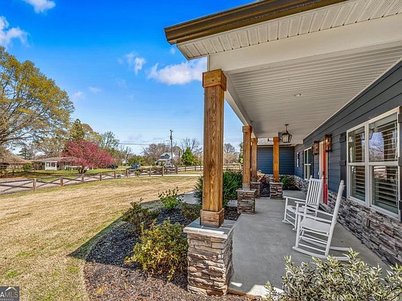 3rd image of 15 Spring Cir