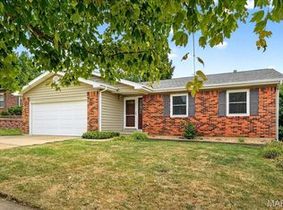 12122 Beckford Estates Dr, Maryland Heights, MO 63043