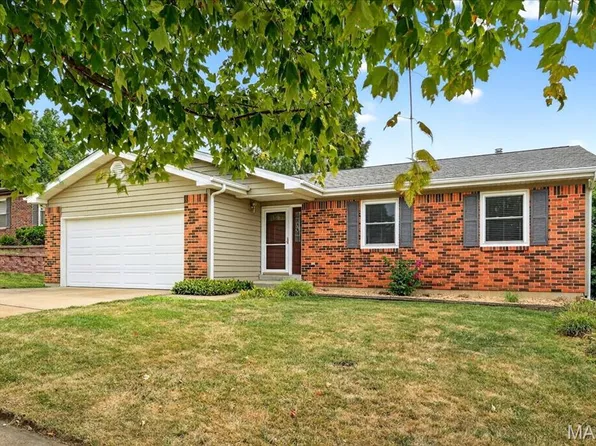 12122 Beckford Estates Dr, Maryland Heights, MO 63043