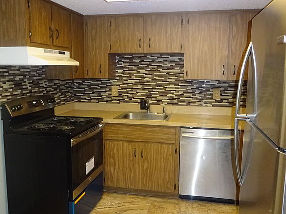 2nd image of 589 Fairways Cir #A