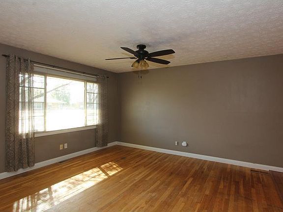 4th image of 203 Grosbeck St