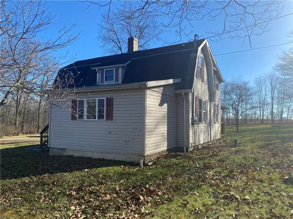 1106 Enterprise Rd, Grove City, PA 16127