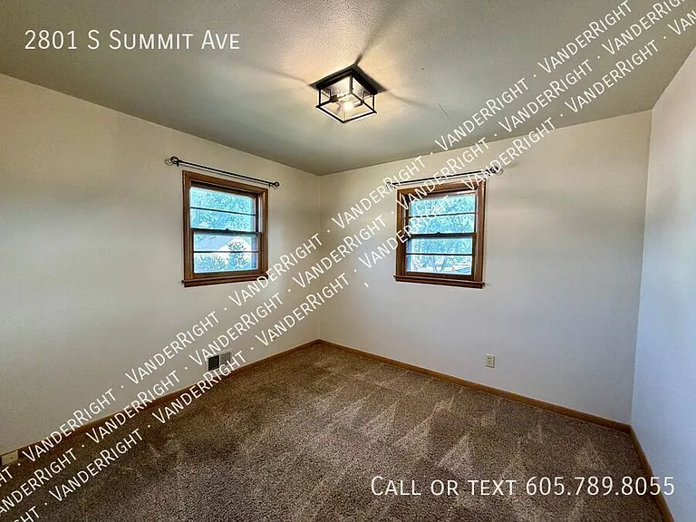 2801 S Summit Ave — Photo 11