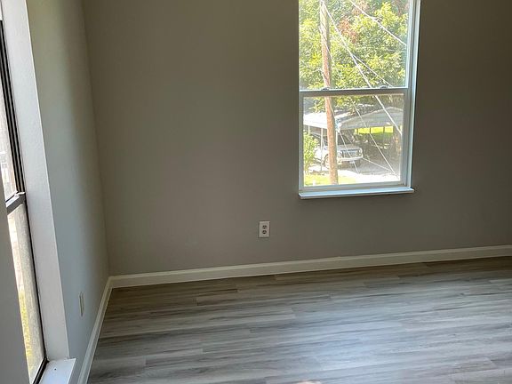 4th image of 3211 Keller Ave