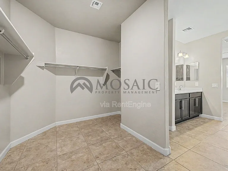 10617 S 54th Ln — Photo 15