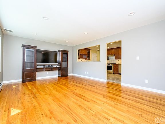 4th image of 133 Ivy St