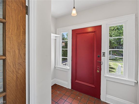 4th image of 2943 Edgehill Rd