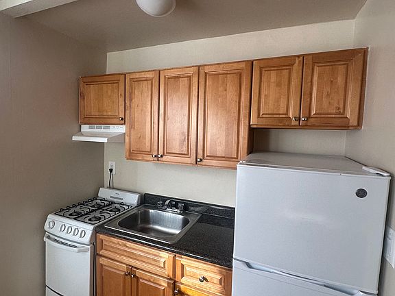 3rd image of 143-30 Barclay Ave #4C