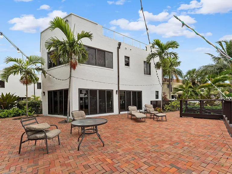1121 Bel Air Dr #4 — Photo 4