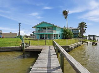 554 Copano Cove Rd, Rockport, TX 78382