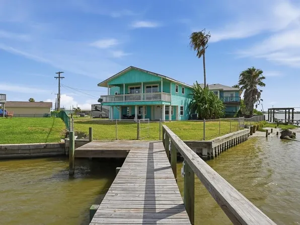 554 Copano Cove Rd, Rockport, TX 78382