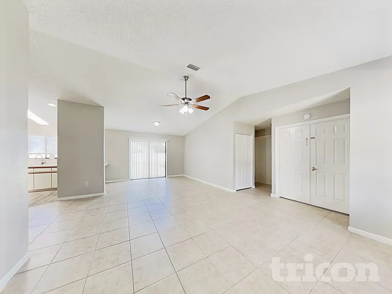 27 Princess Rose Dr — Photo 3
