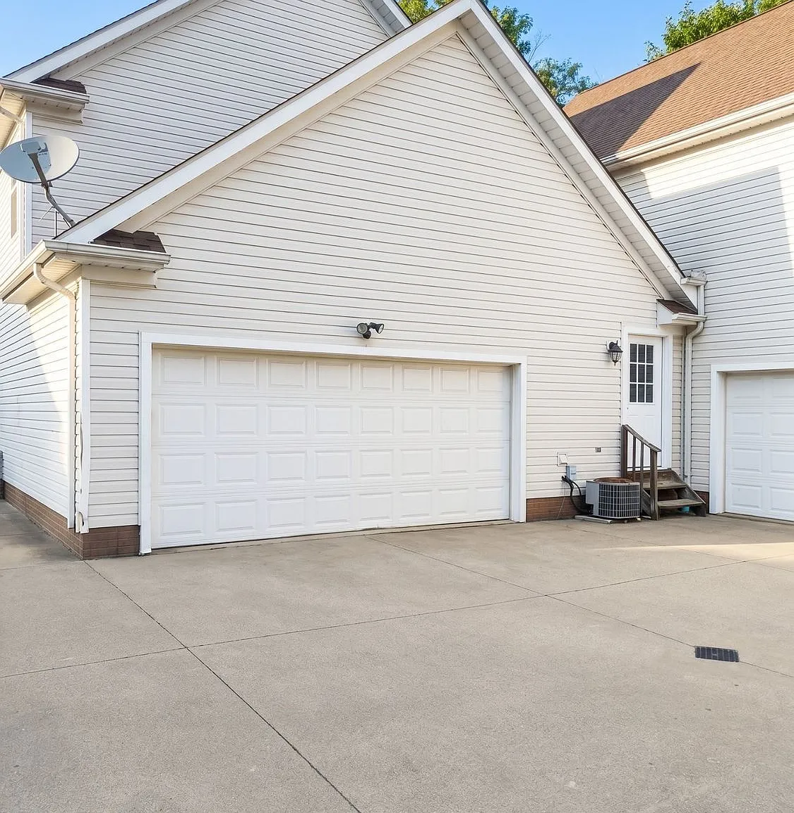 3 bed, 2.5 bath, 1982 sqft, $2,400 — Photo 4