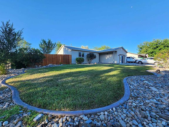 2nd image of 101 Birchwood Cir S
