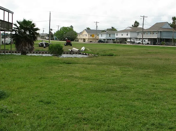 108 Treasure Ln, Freeport, TX 77541