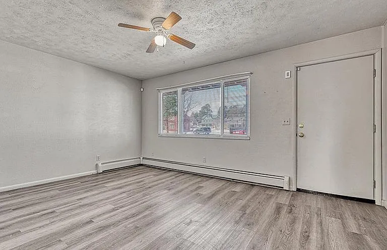 490 Elm St E #1 — Photo 2