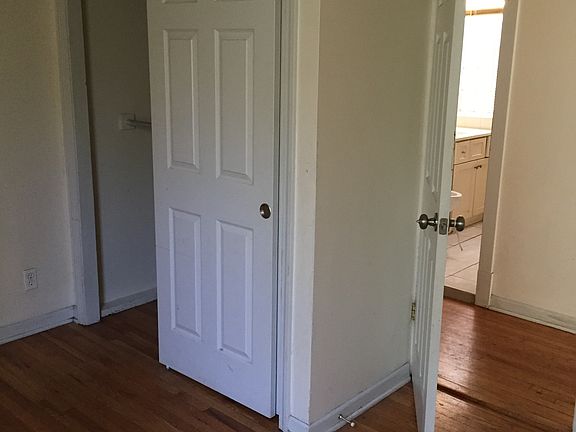 5th image of 3414 N Karlov Ave #1