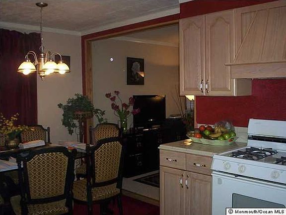 3rd image of 16 Adair Dr