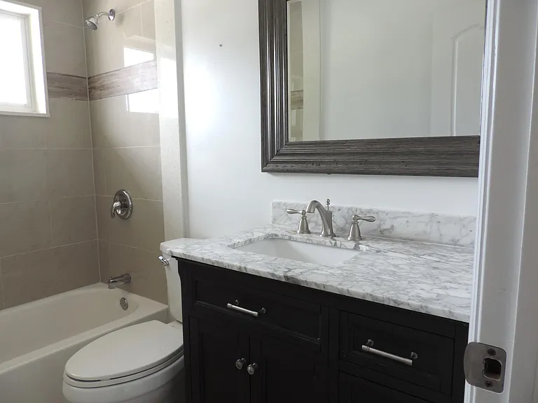 915 SE 22nd Ave — Photo 16