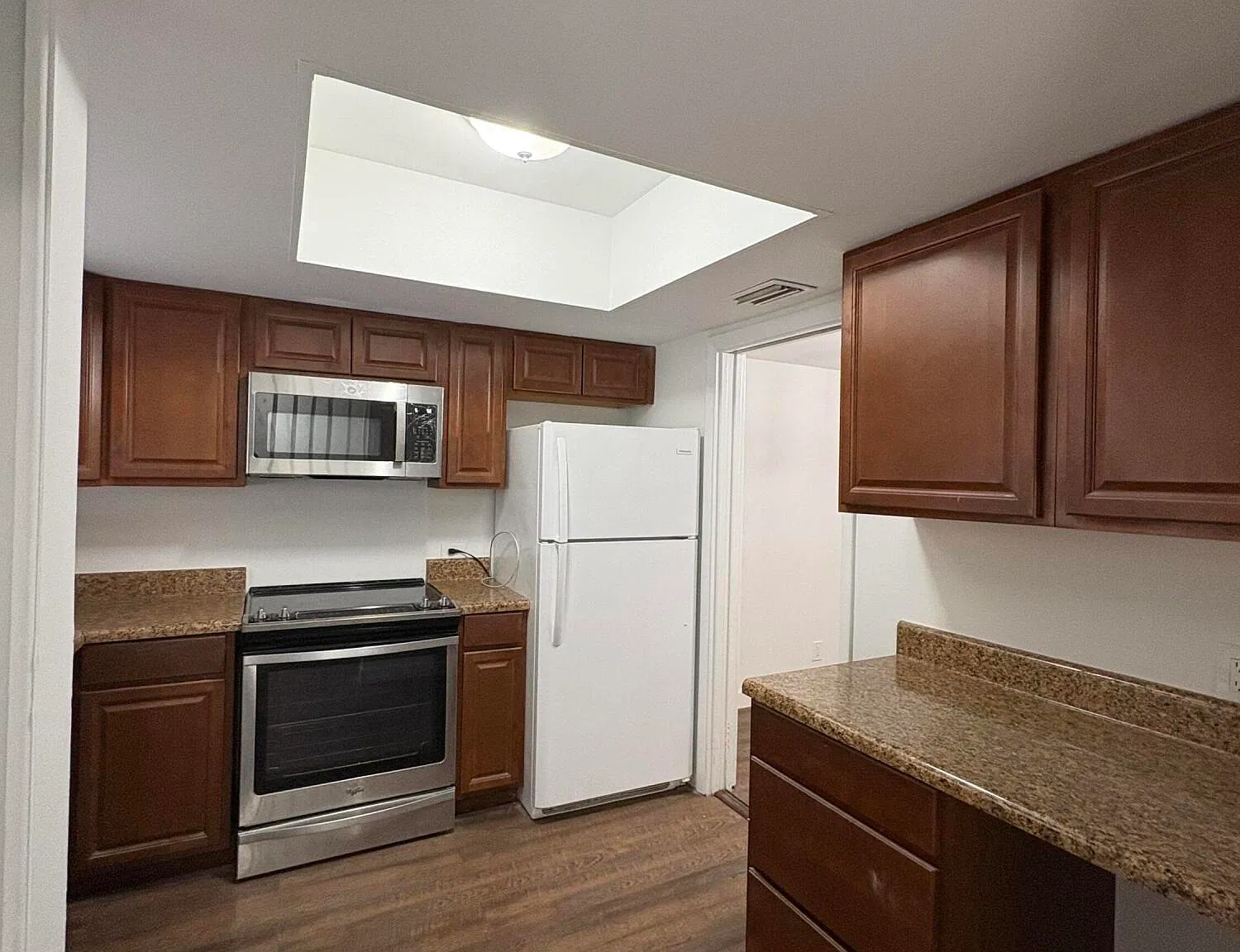 2 bed, 2.5 bath, 1000 sqft, $2,600 — Photo 3